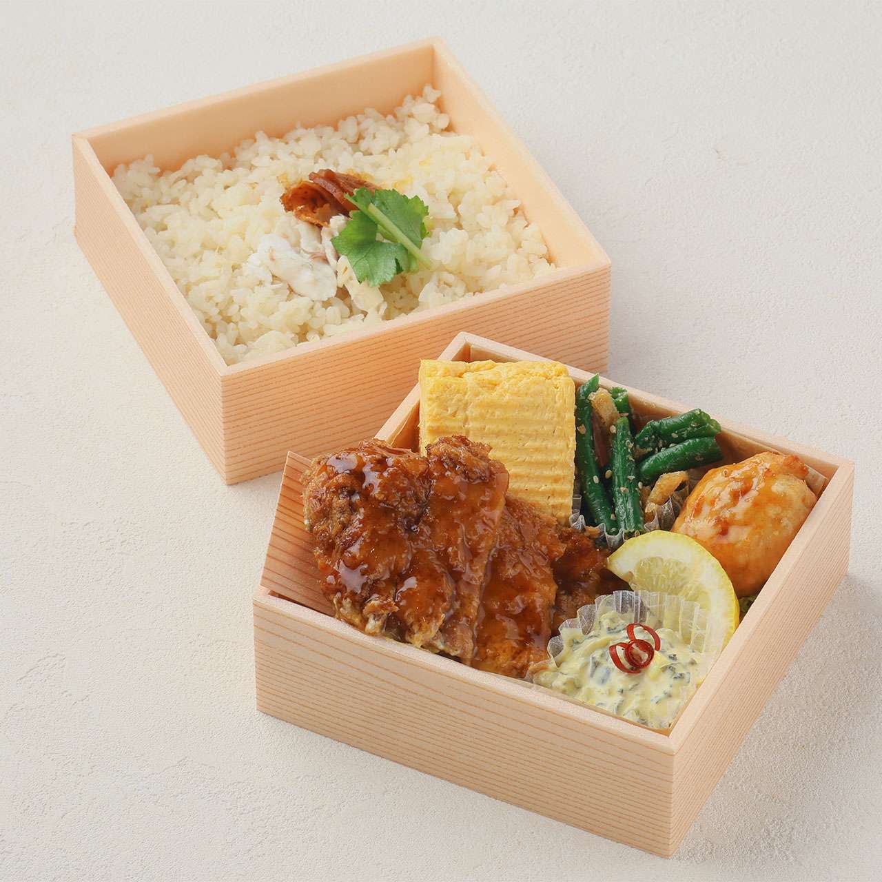 チキン南蛮と鶏つくね　鯛めし弁当