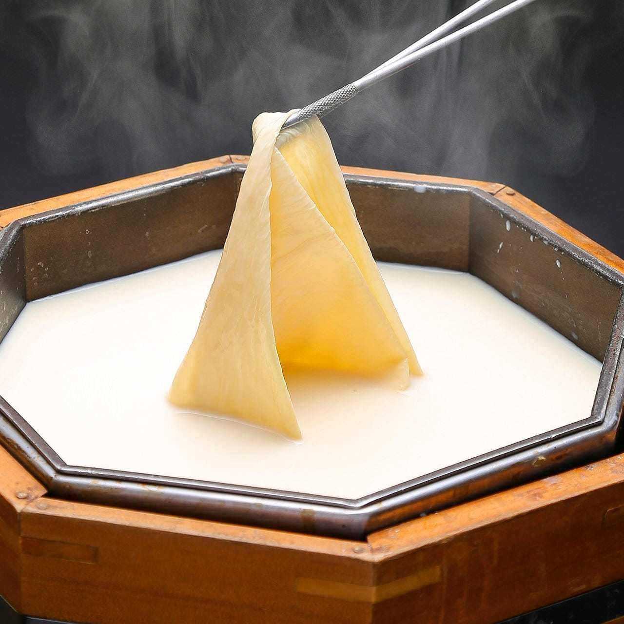 Enjoy freshly made yuba at "Kumiage Yuba"