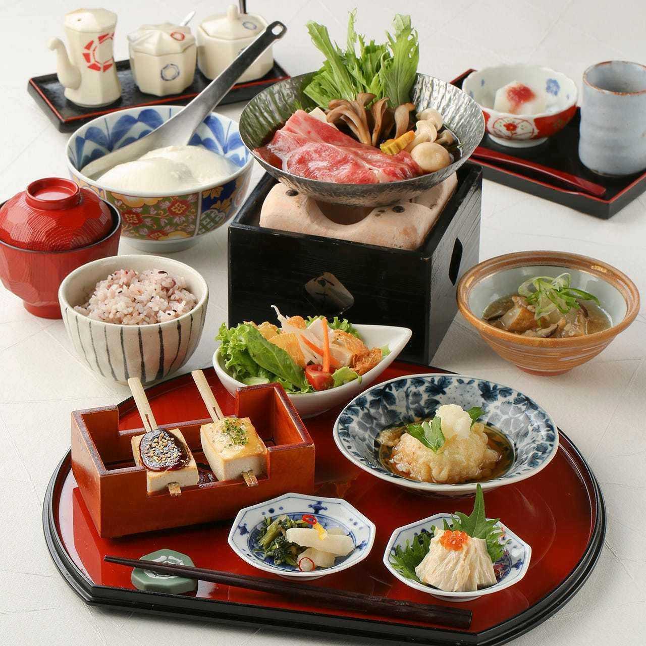 夜席・御膳》とうふ屋のご褒美ゆうごはん～黒毛和牛のすき焼き小鍋