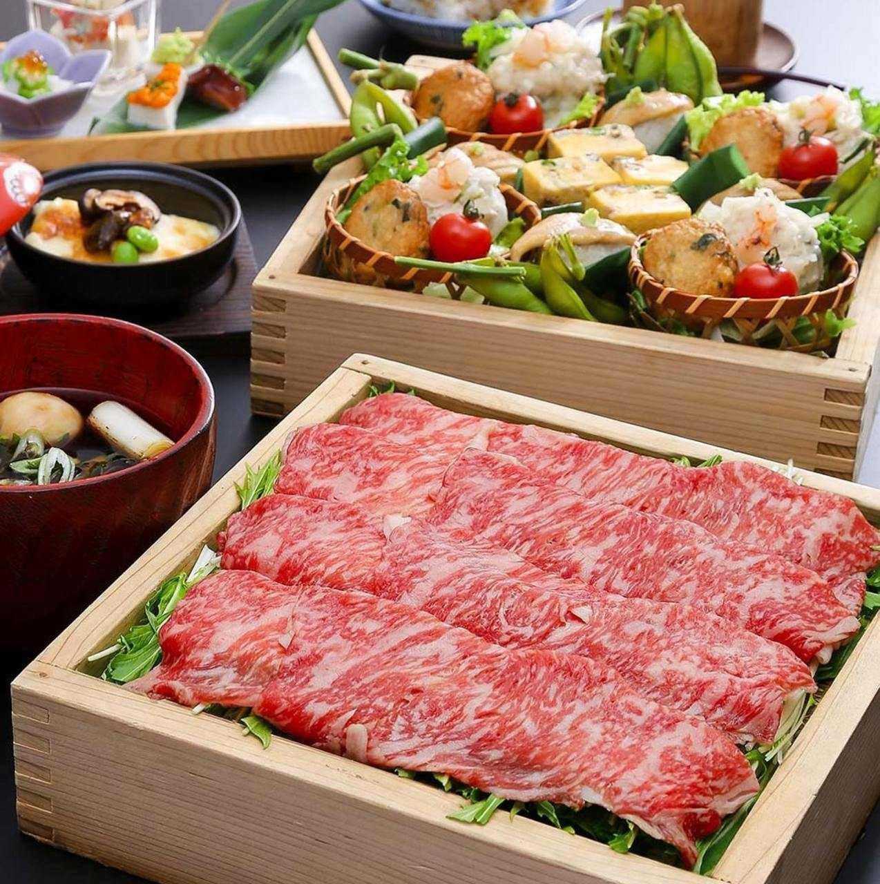 盡享食材原汁原味的“吟釀清蒸懷石料理（黑毛和牛）”