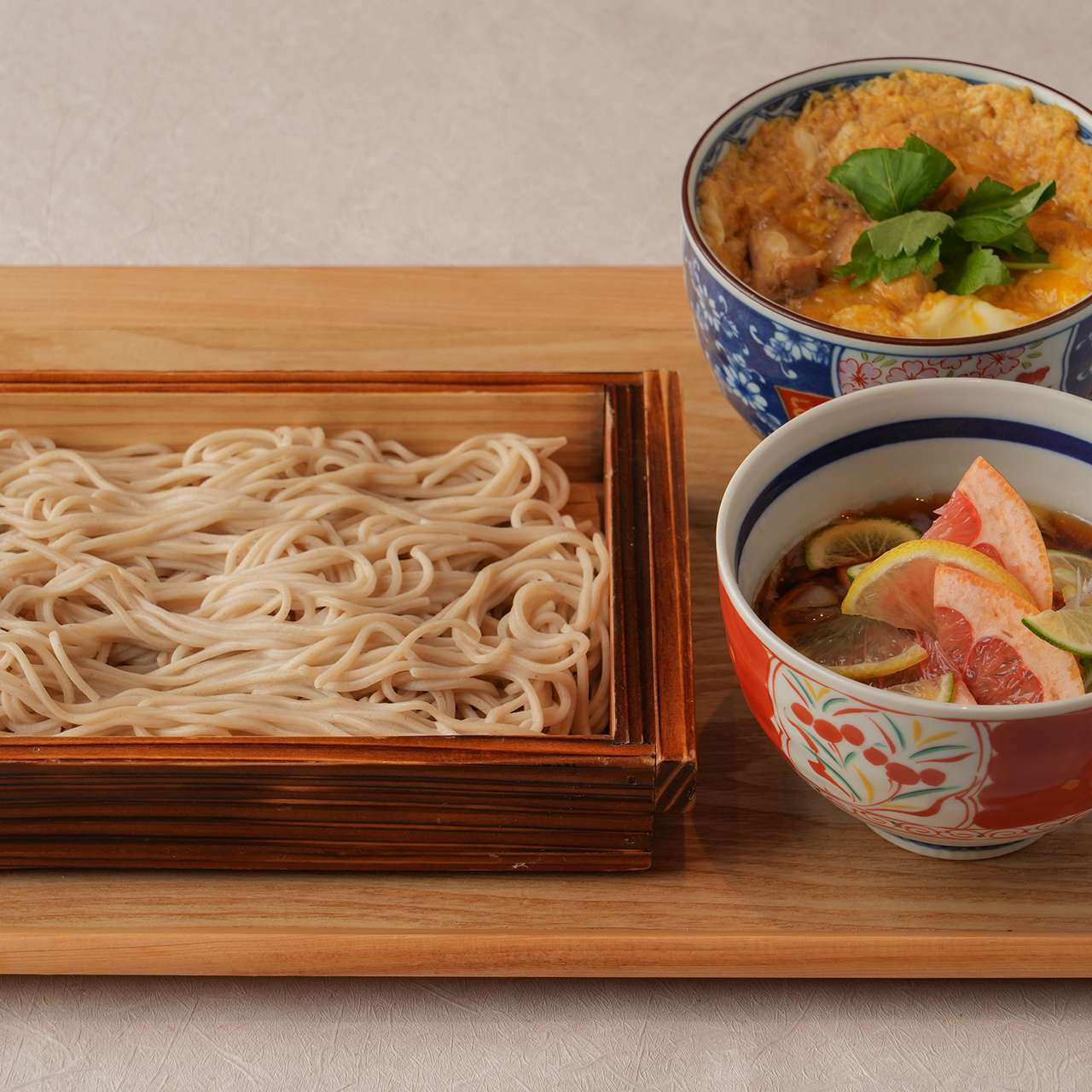 柑橘と合鴨そぼろのせいろ蕎麦と親子丼