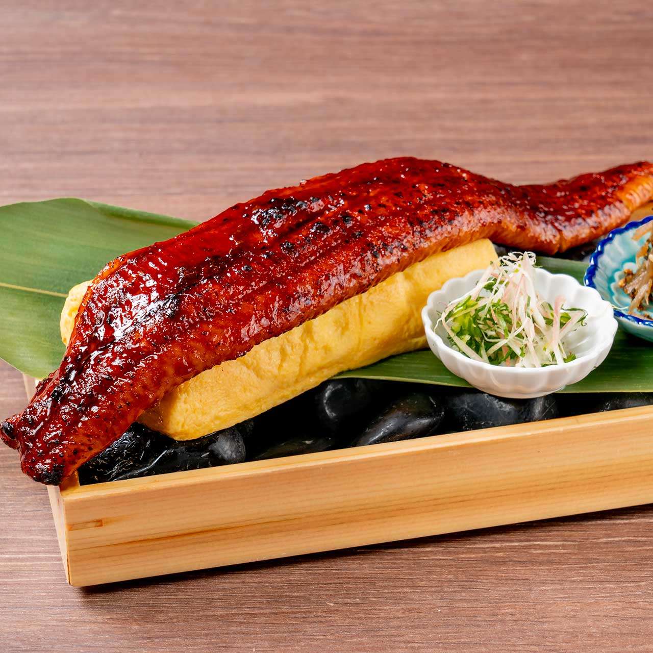 Grilled overflowing eel