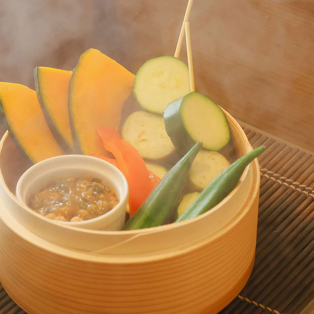 自家製鶏みそで食べる　夏野菜せいろ蒸し