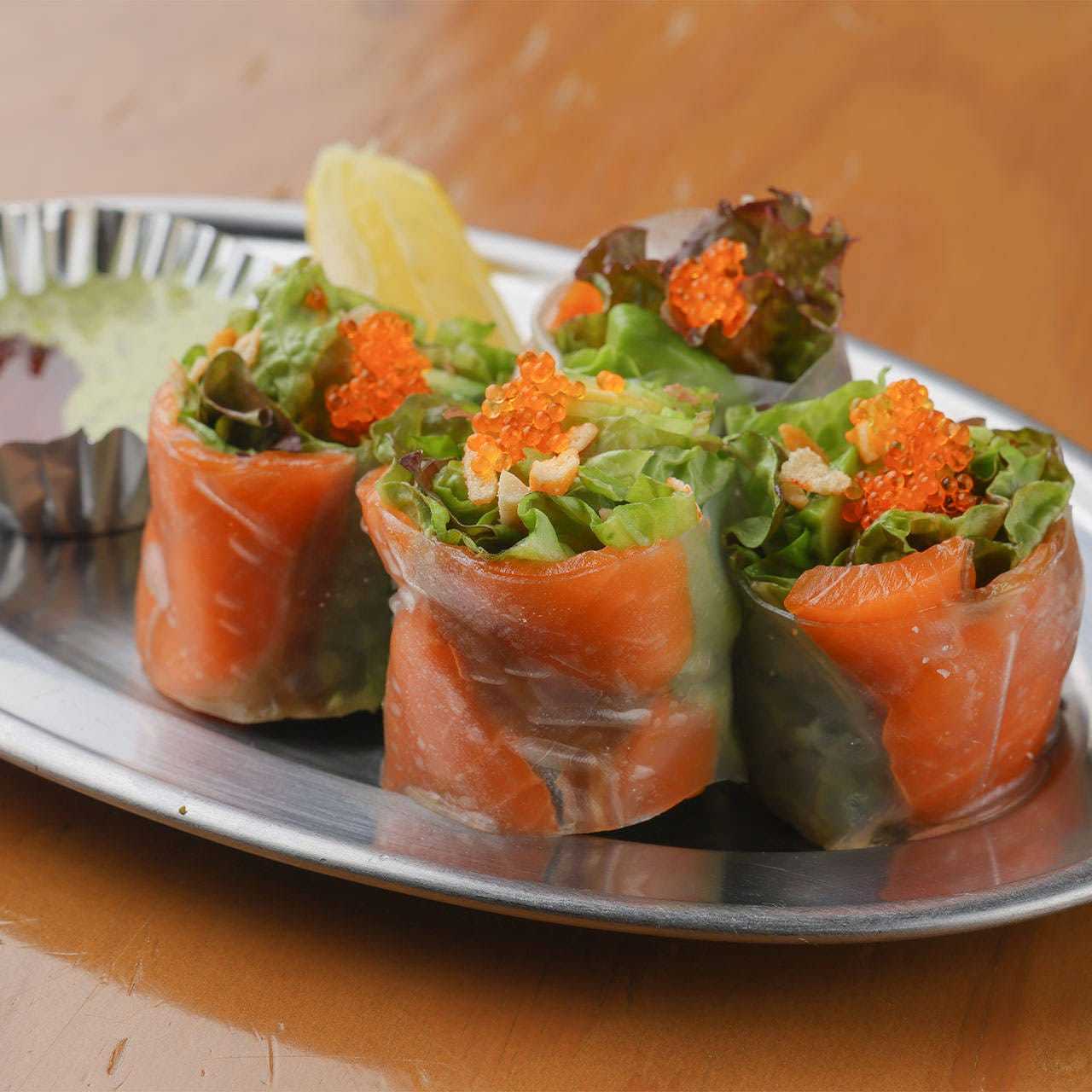 アボカドとサーモンの生春巻き