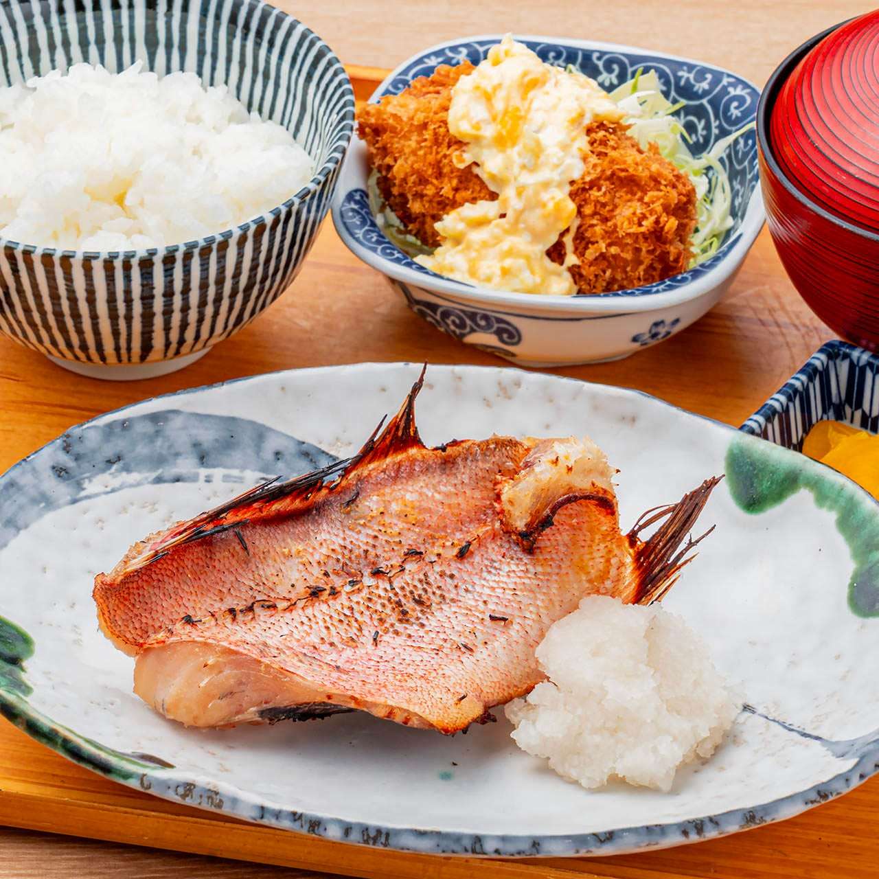 本日の焼魚と蟹クリーミーコロッケ定食