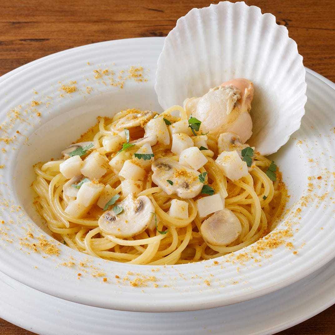 帆立貝とマッシュルーム、カラスミのクリームソース