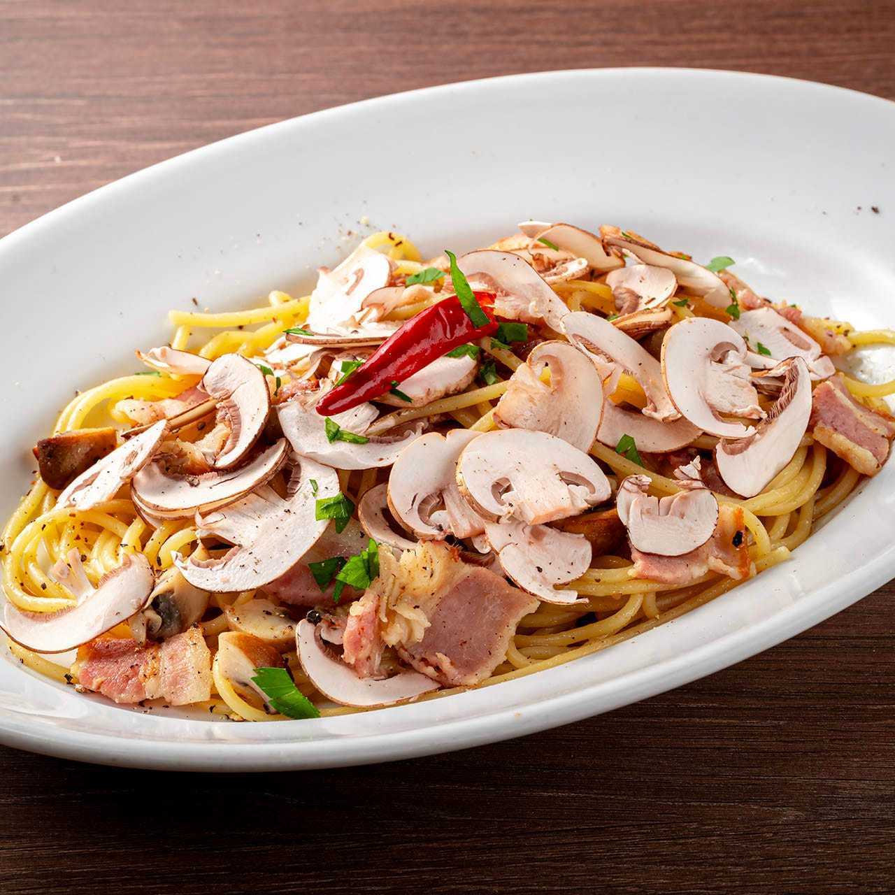 パンチェッタとマッシュルームのペペロンチーノ