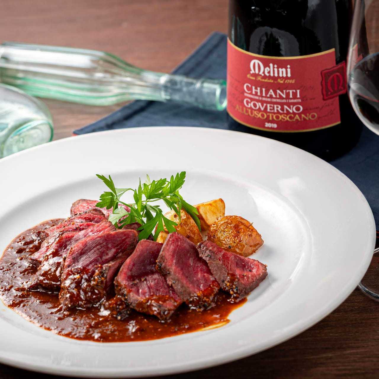 牛肉のビステッカ　グリーンペッパーソース