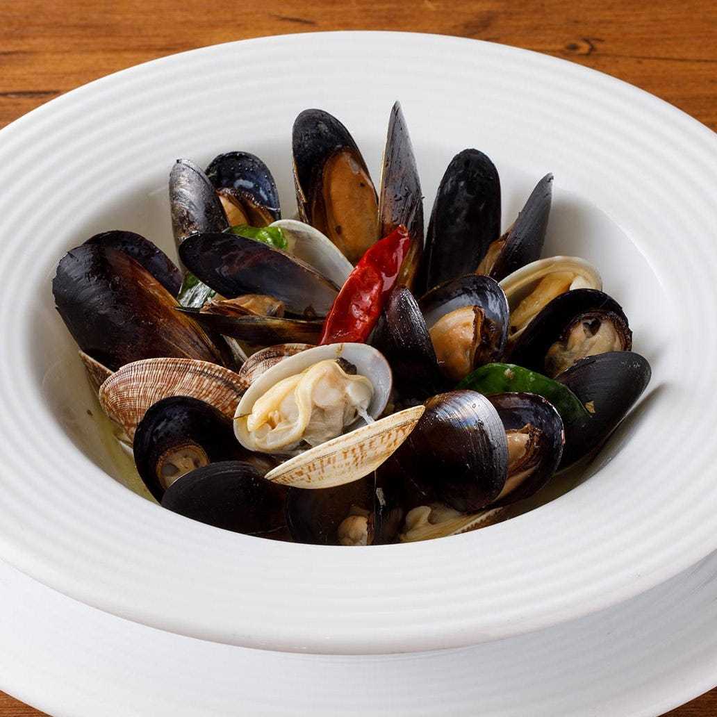 あさりとムール貝の白ワイン蒸し