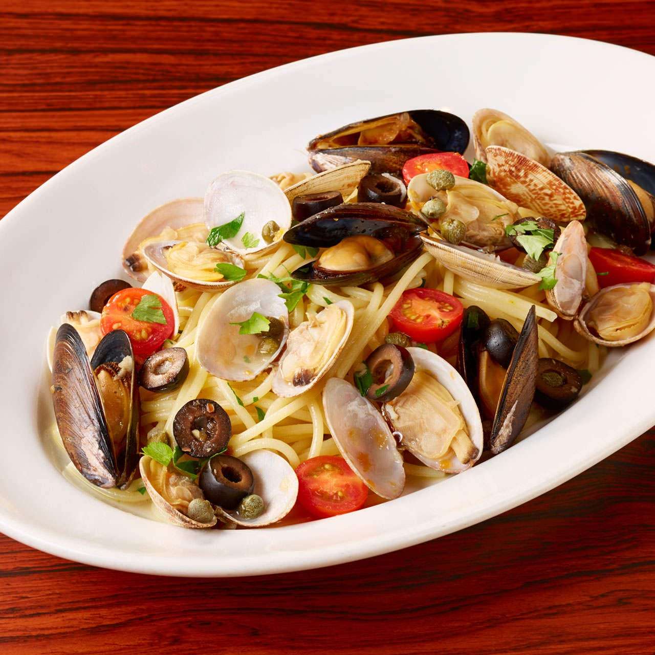 Mediterranean style vongole bianco