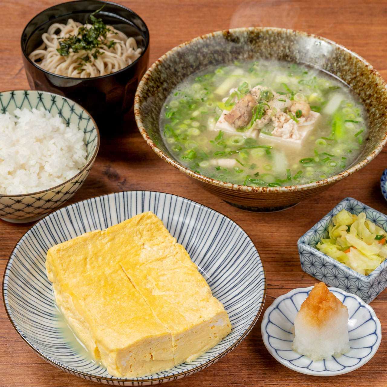 오리다시 완성해 튀김 계란과 새 빨아들이는 정식