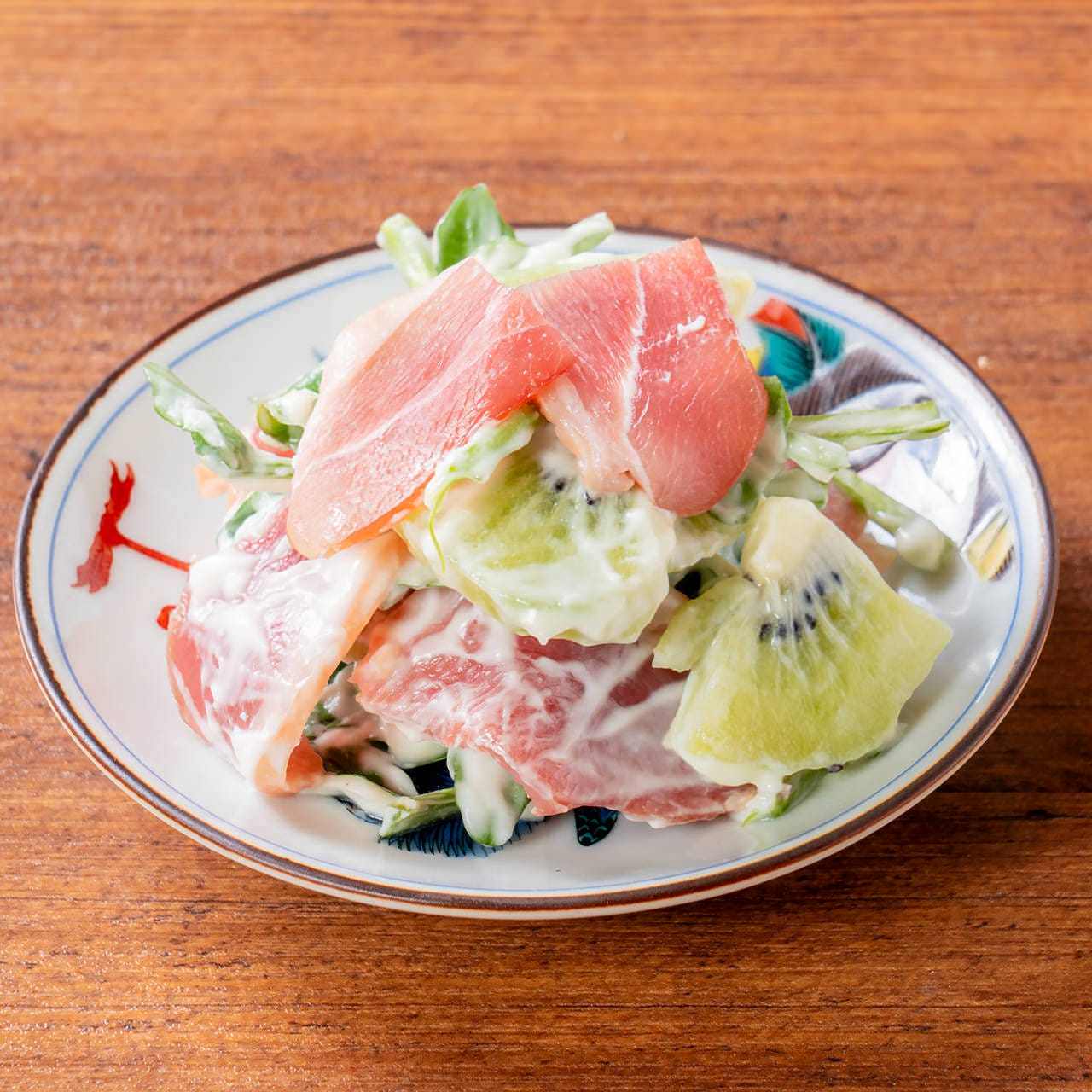 Kiwi and duck ham with mascarpone and white dressing