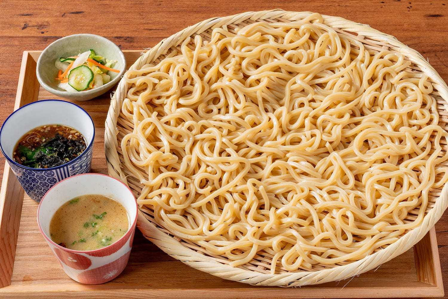 분장하는 국수 국수