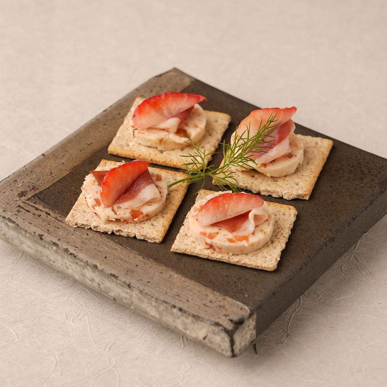 合鴨生ハムと苺バター