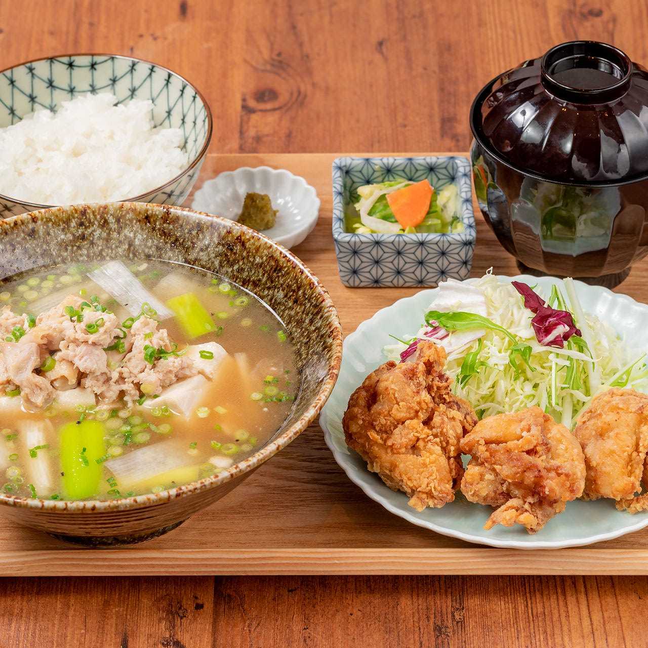 鳥吸いと鳥唐揚げ定食