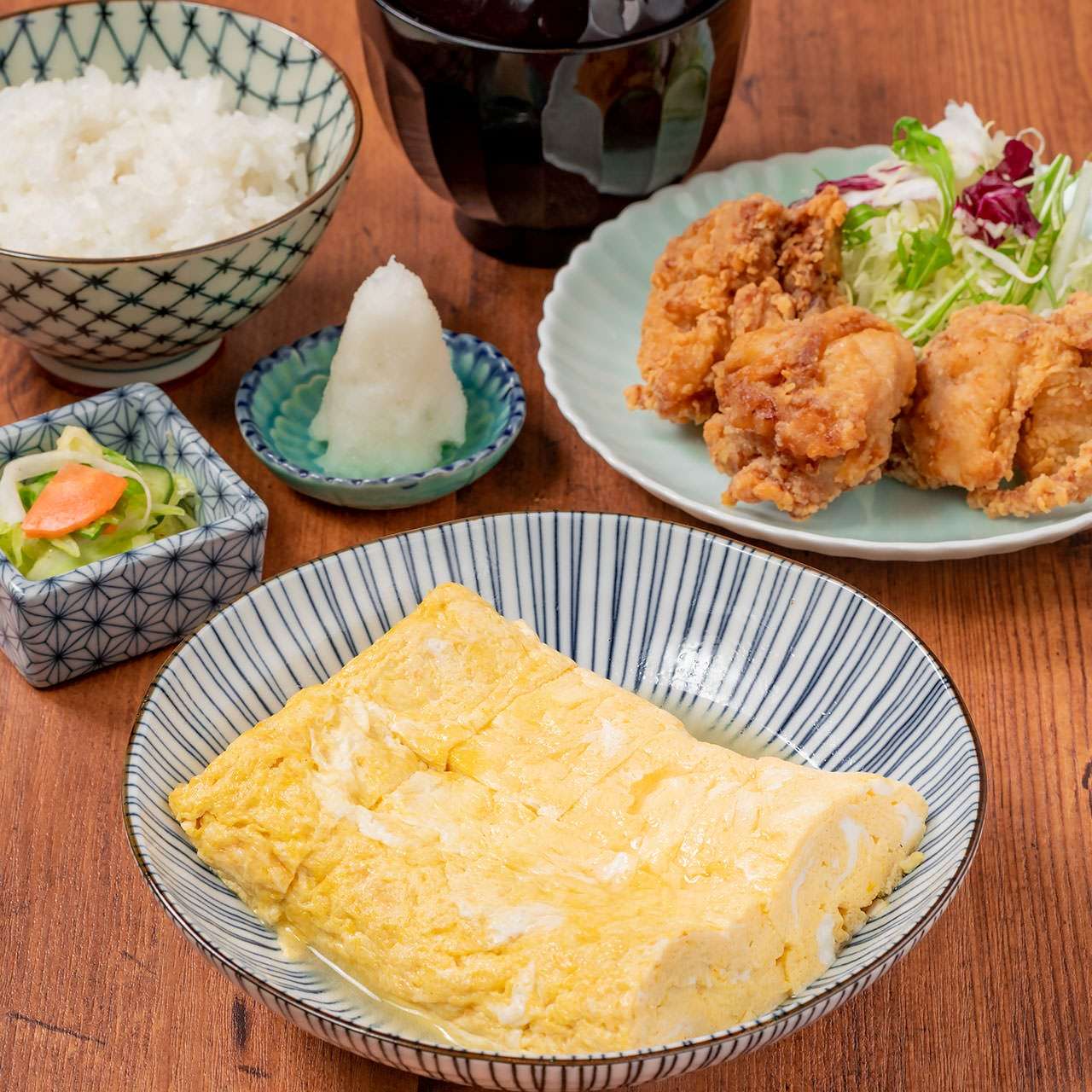 Duck broth-based rolled egg and fried chicken set meal