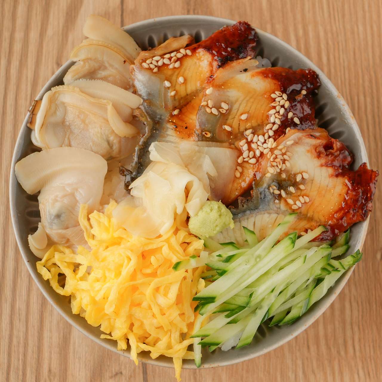 煮ハマグリと鰻丼