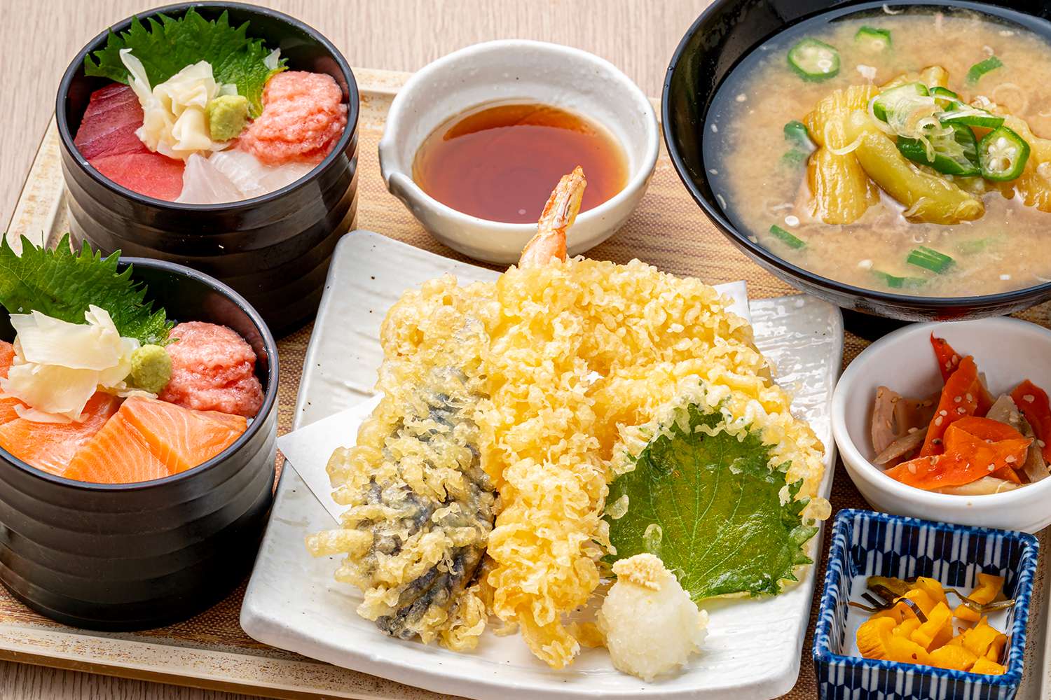 選べる2種小丼と彩り御膳