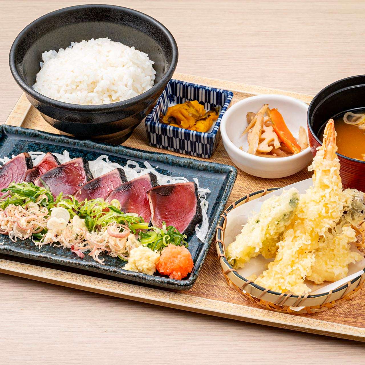 Seared bonito and tempura set meal