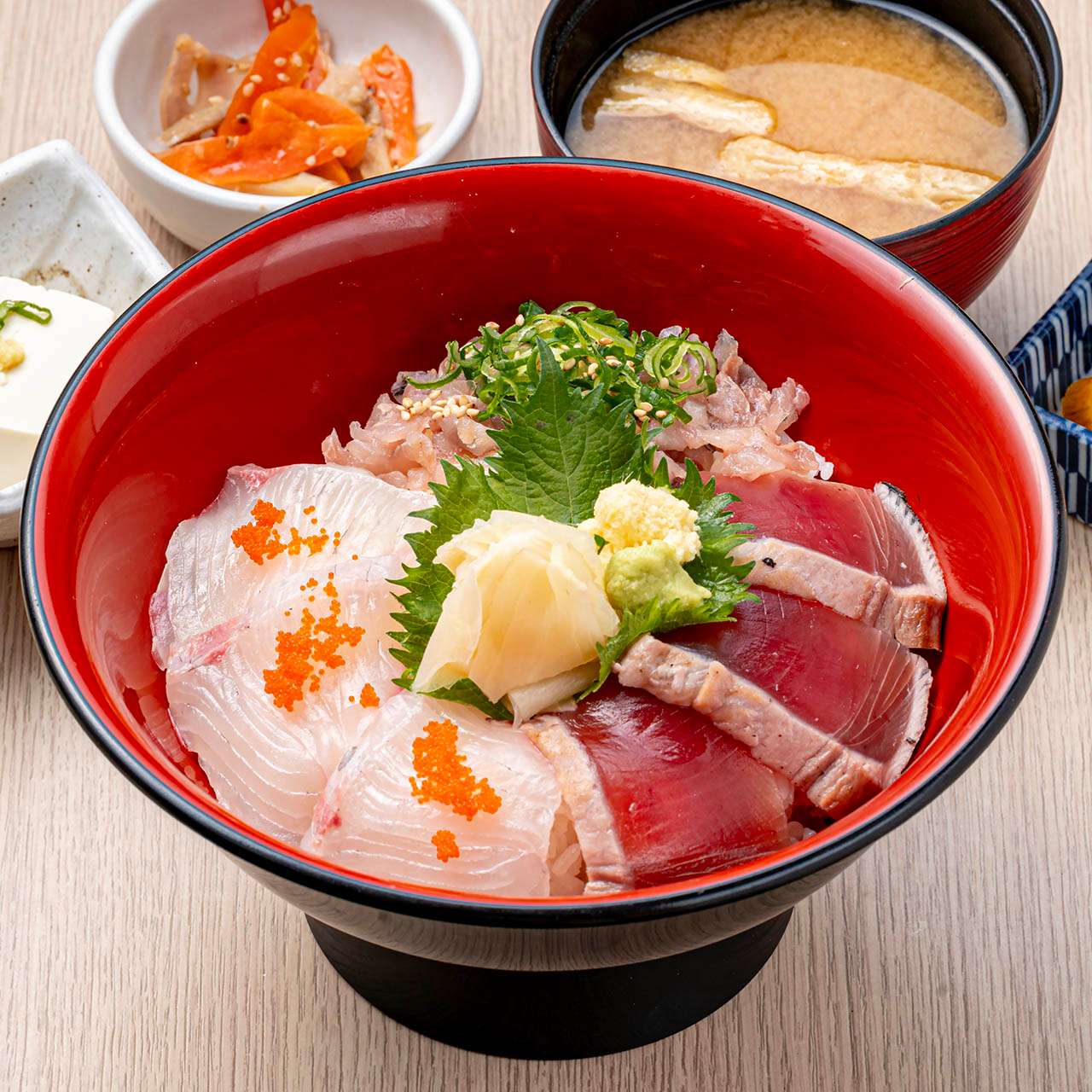 カツオ・カンパチ・鯵たたきの三色丼