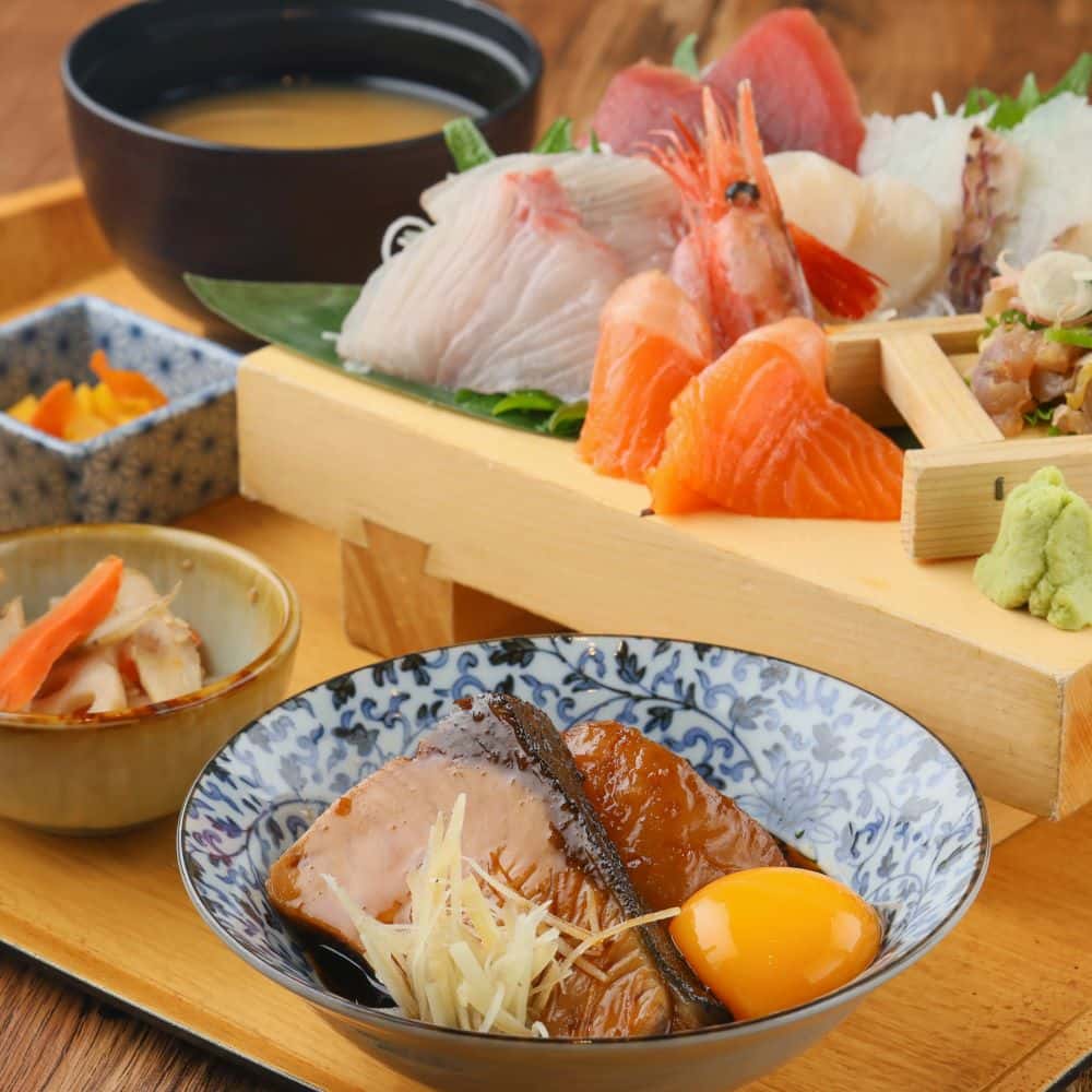 刺身定食　今日の魚の照り煮