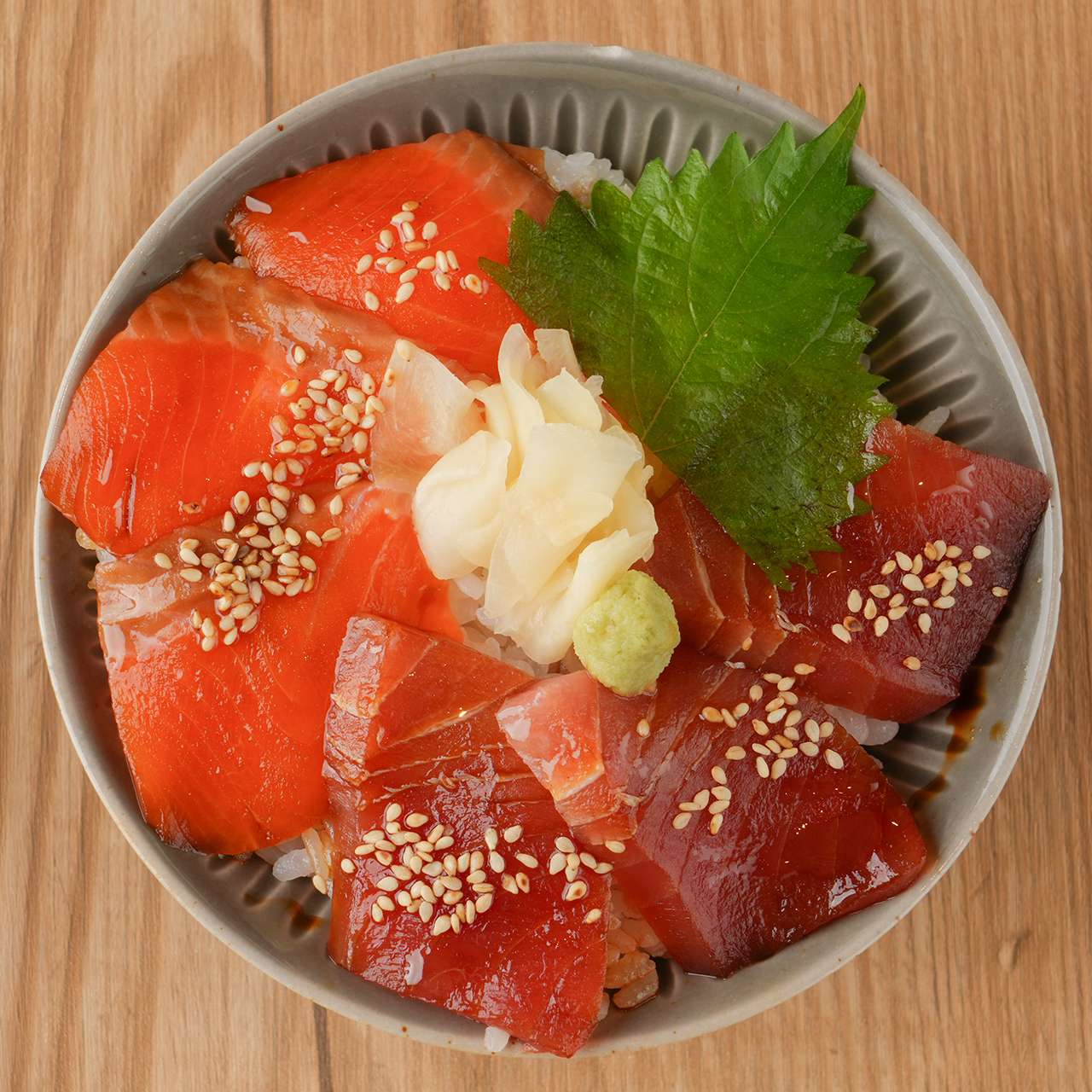 漬けサーモンと漬けマグロ丼	