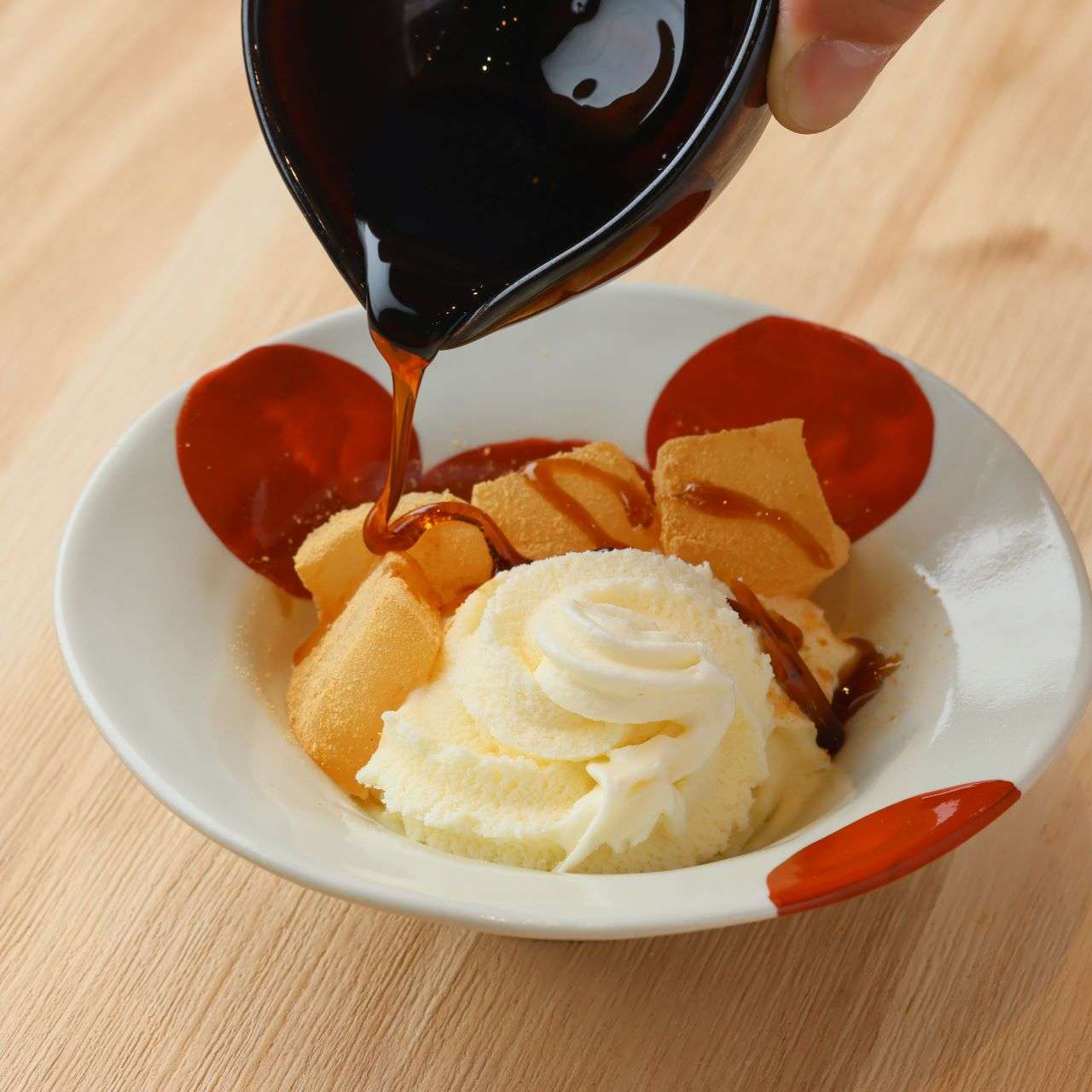 黒蜜わらび餅とソフトクリーム