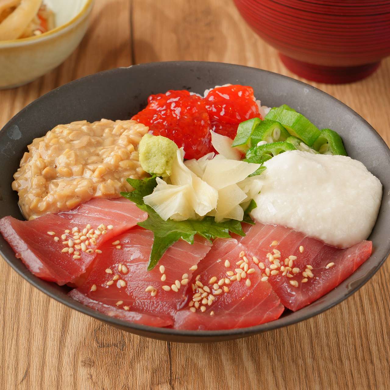 太宰丼　～三崎まぐろの爆弾丼～		