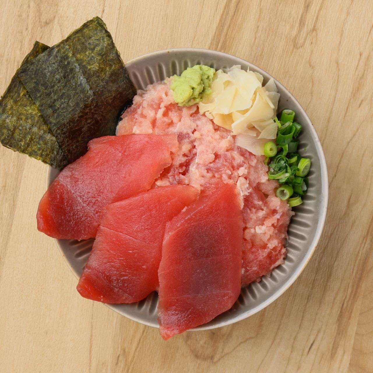 三崎まぐろとネギトロ丼