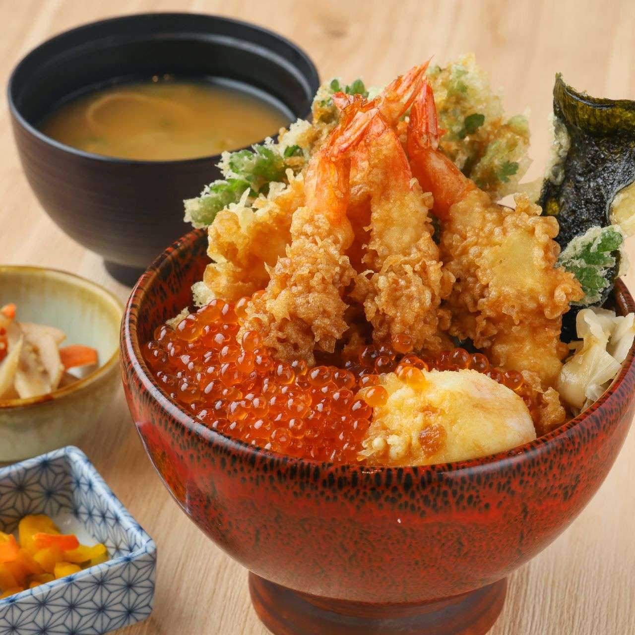 いくら〈山盛り〉天丼　5本