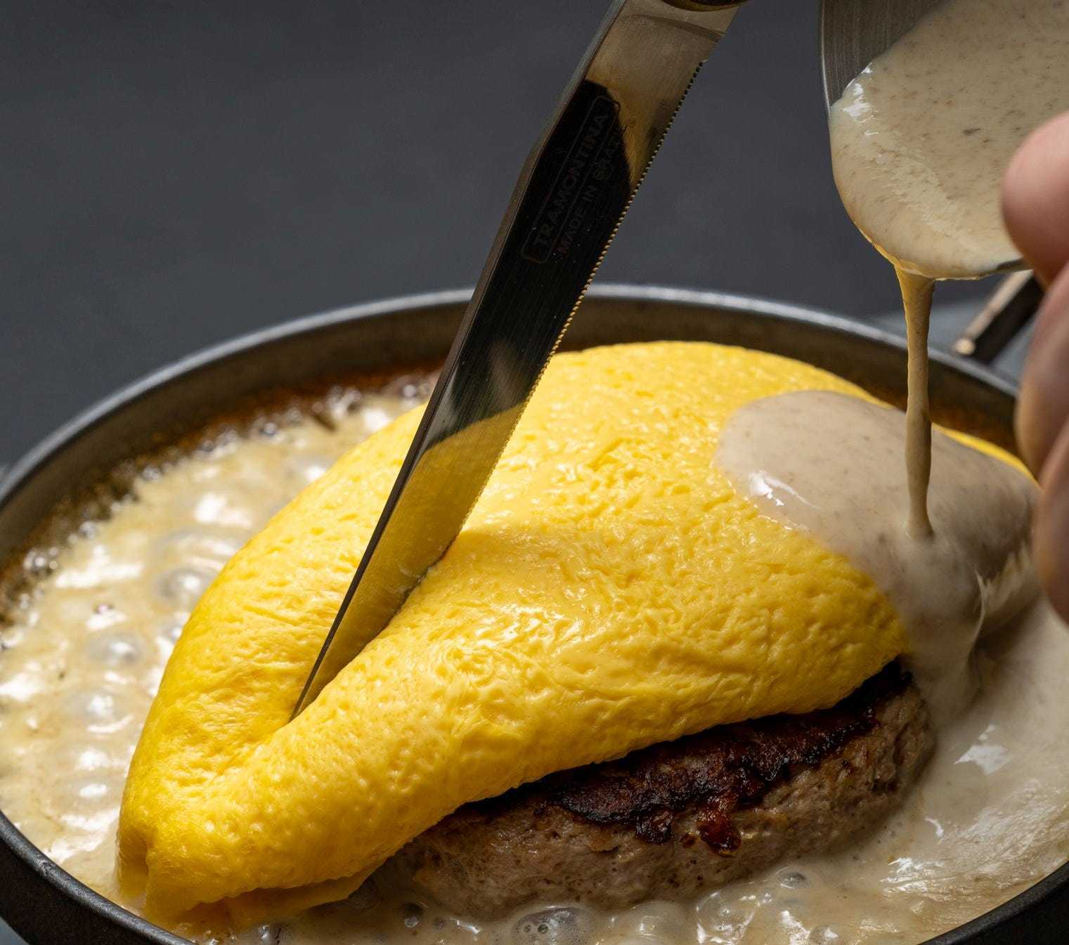 漢堡牛排佐溏心蛋和松露起司醬