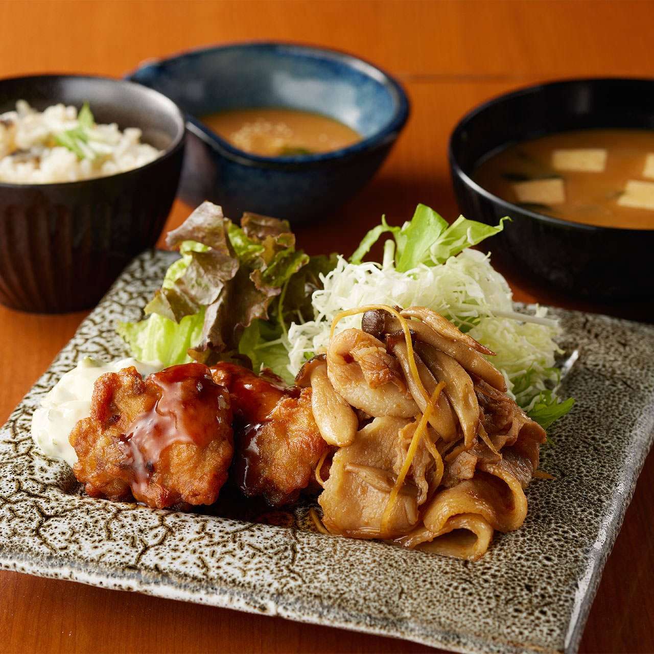 チキン南蛮と生姜焼きの盛り合わせ