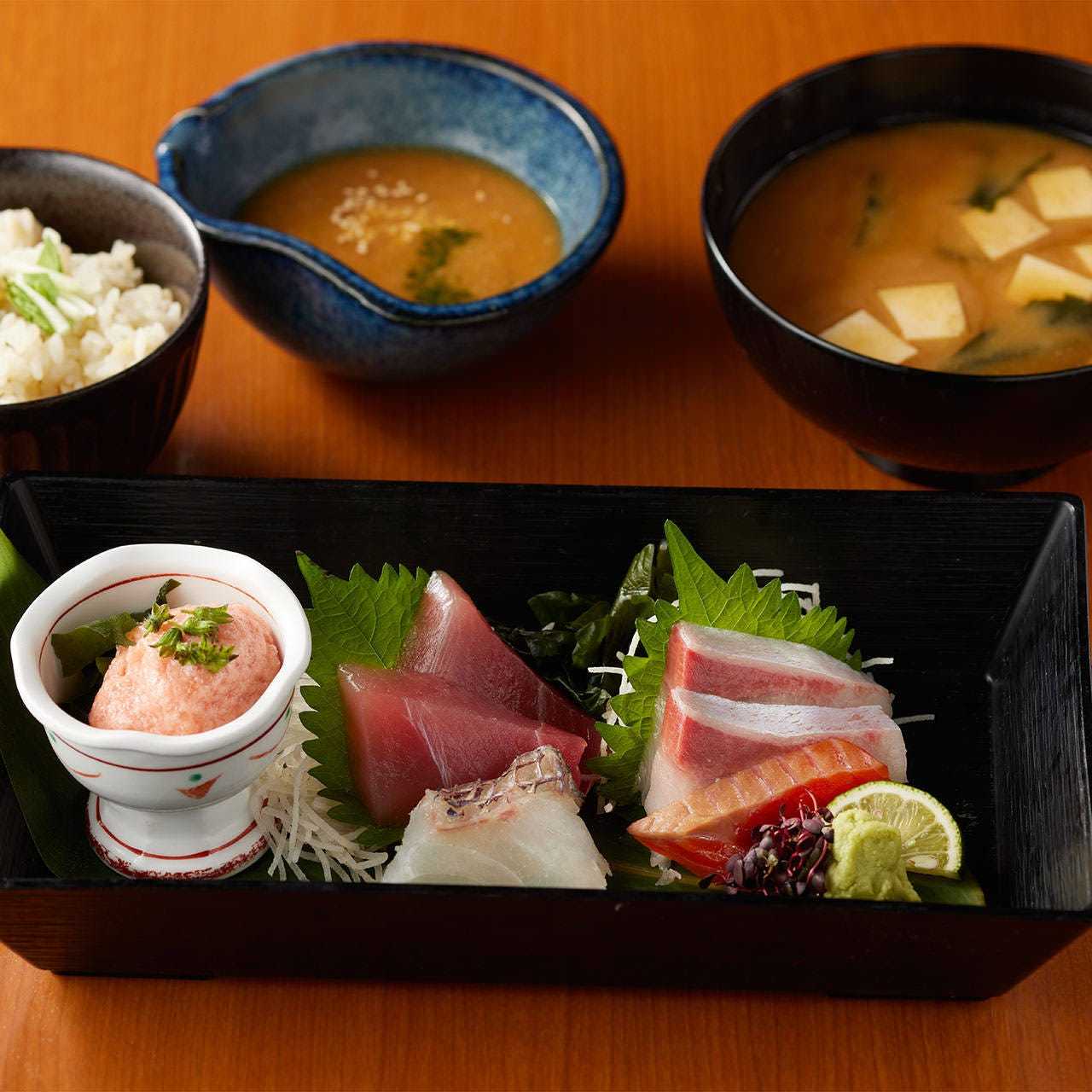 刺身盛り合わせ