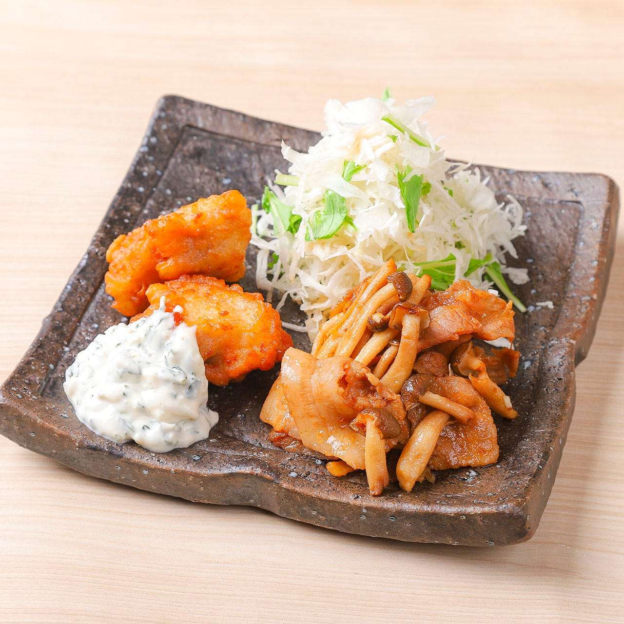 チキン南蛮と生姜焼きの盛り合わせ