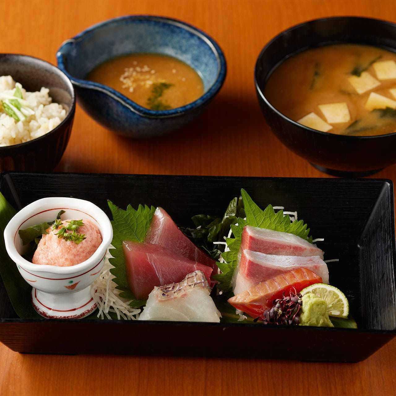 刺身盛り合わせ