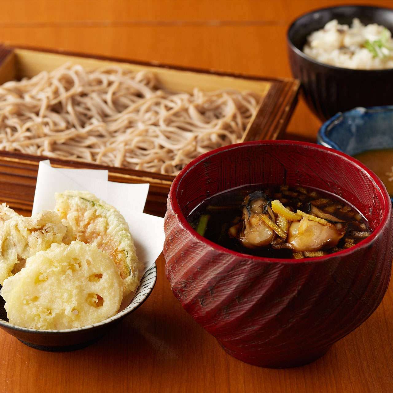 柚子香る牡蠣出汁つけ蕎麦　冬野菜天ぷら付き