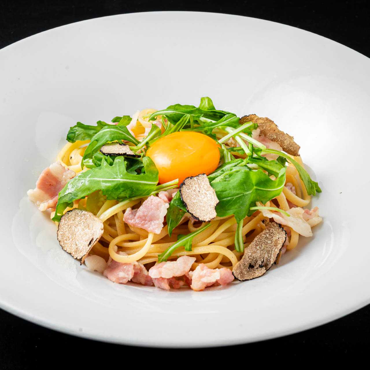 トリュフとパンチェッタの ペペロンチーノ “卵黄添え”