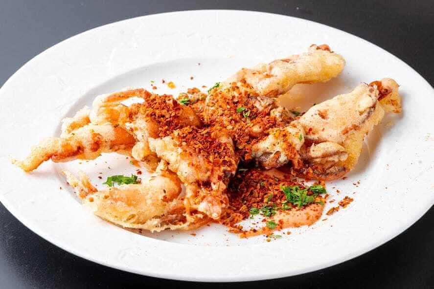 ソフトシェルクラブのフリット　特製スパイスパウダーソース