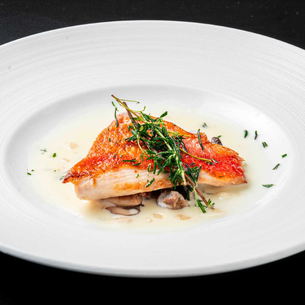金目鯛のポワレ “レモンクリーム ソース”