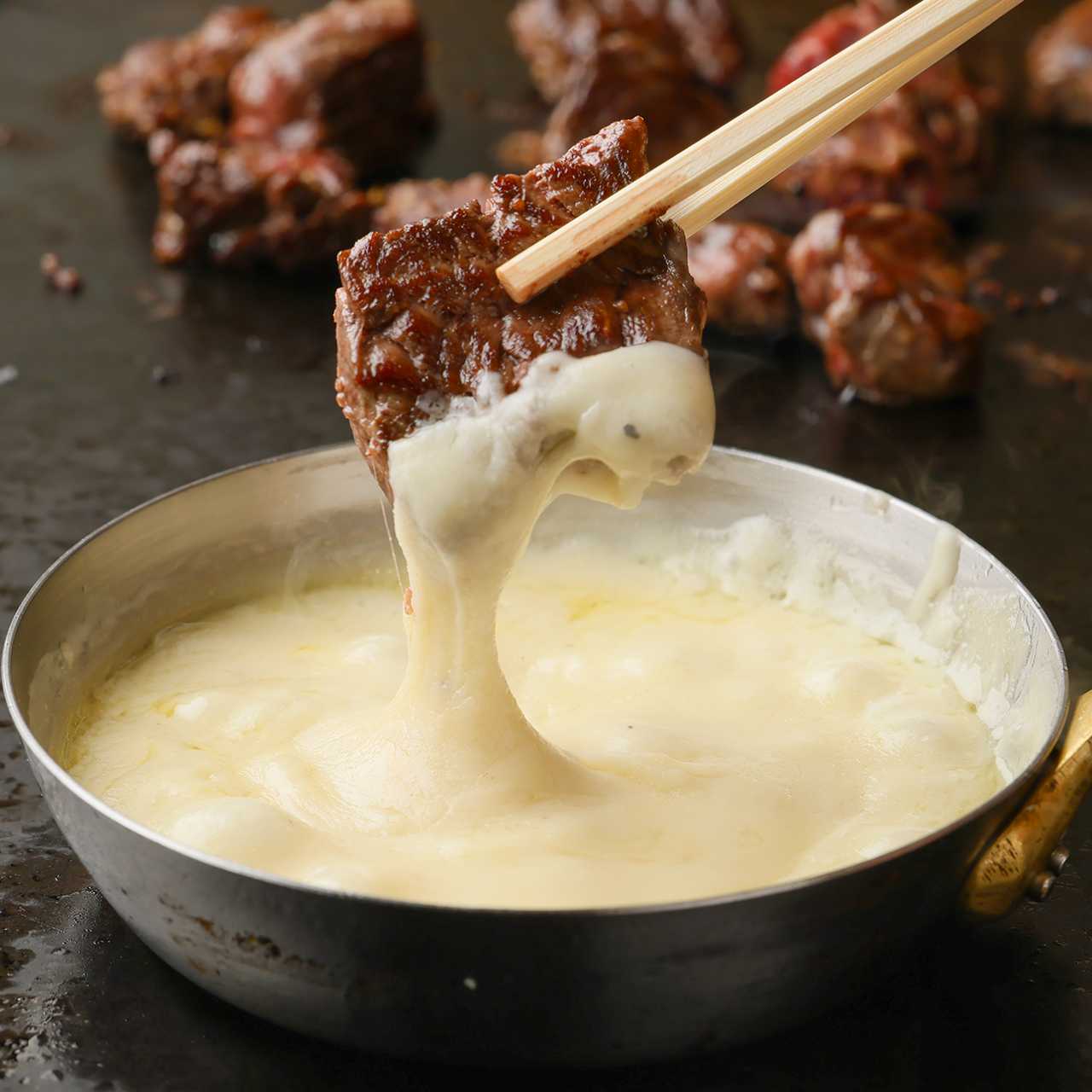 牛サイコロステーキ　チーズフォンデュソース