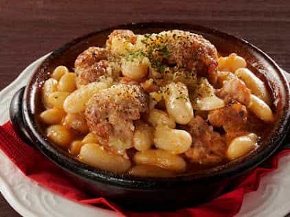 サルシッチャと白インゲン豆のカスレ風煮込み