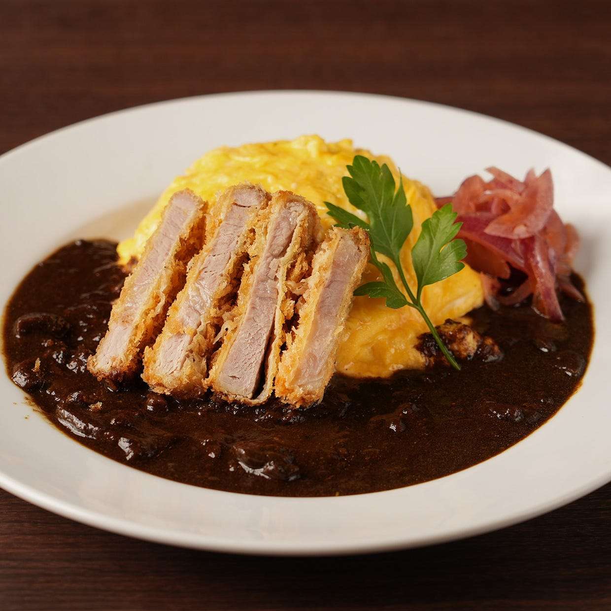 オムライス&ポークカツレツの黒カレーソース