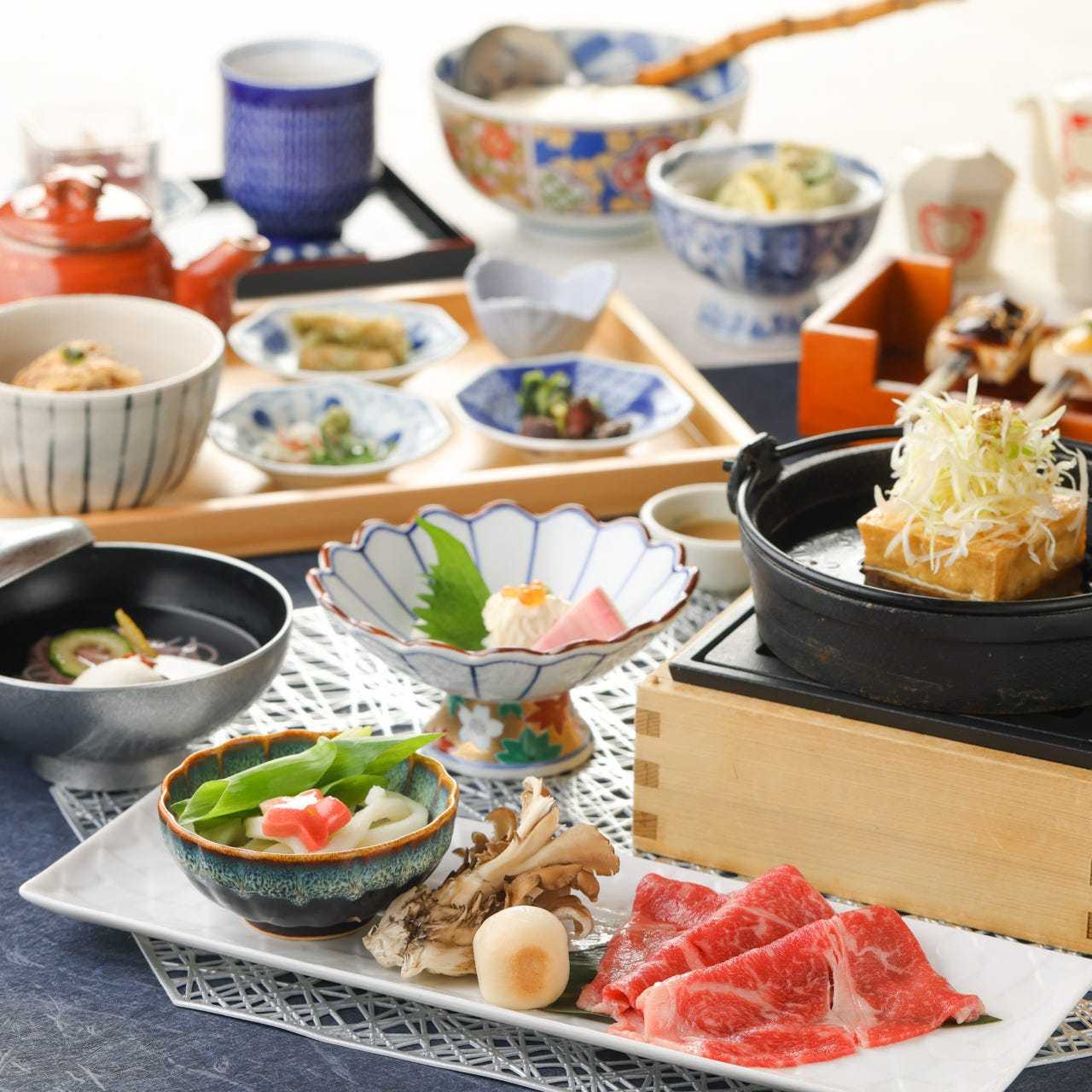 All-you-can-drink 7,000 yen (tax included) Eight-course banquet "Kyo" Small pot of Japanese black beef sukiyaki with all-you-can-eat fresh tofu