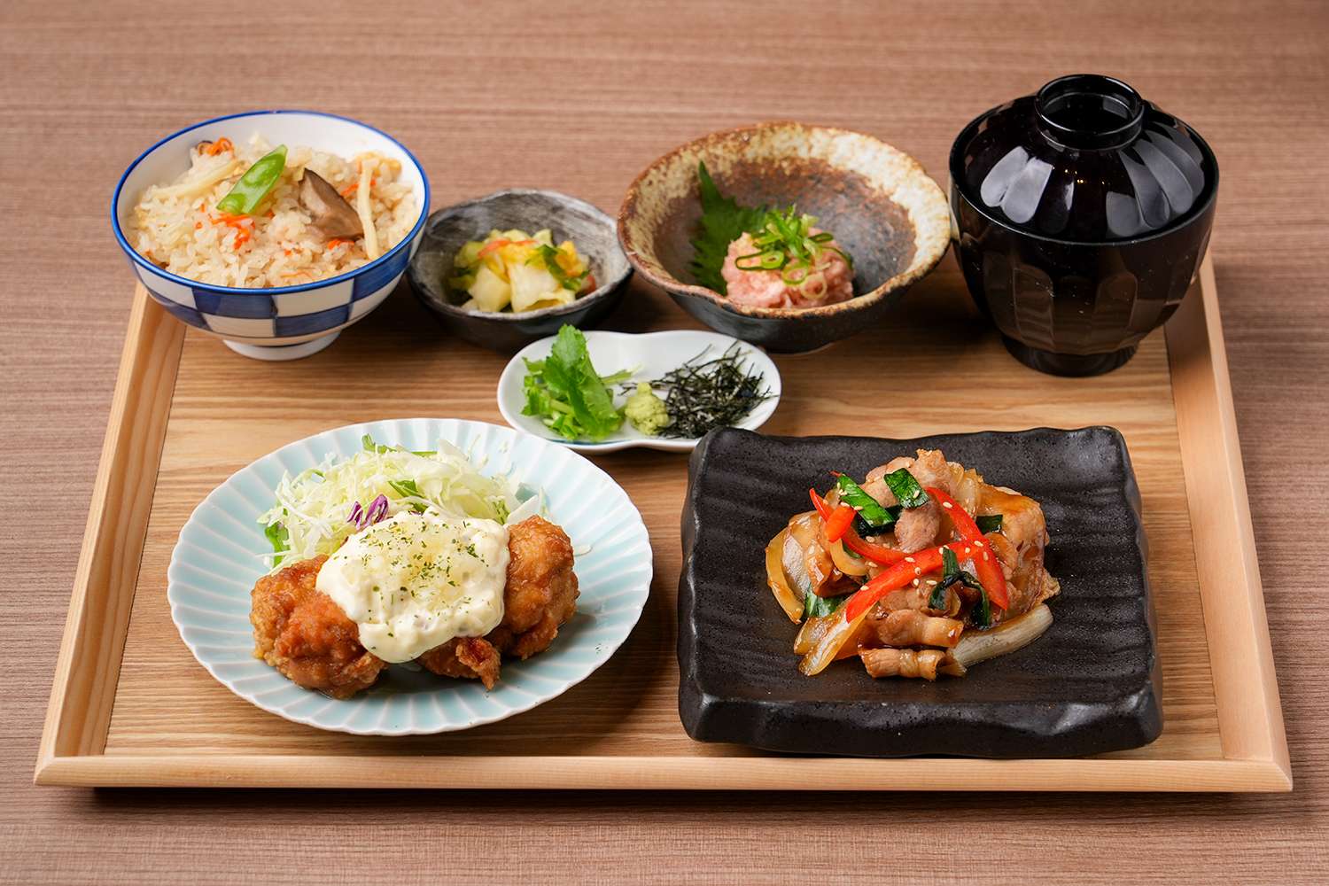 【鶏め し食べ放題】チキン南蛮と日替わりおかず