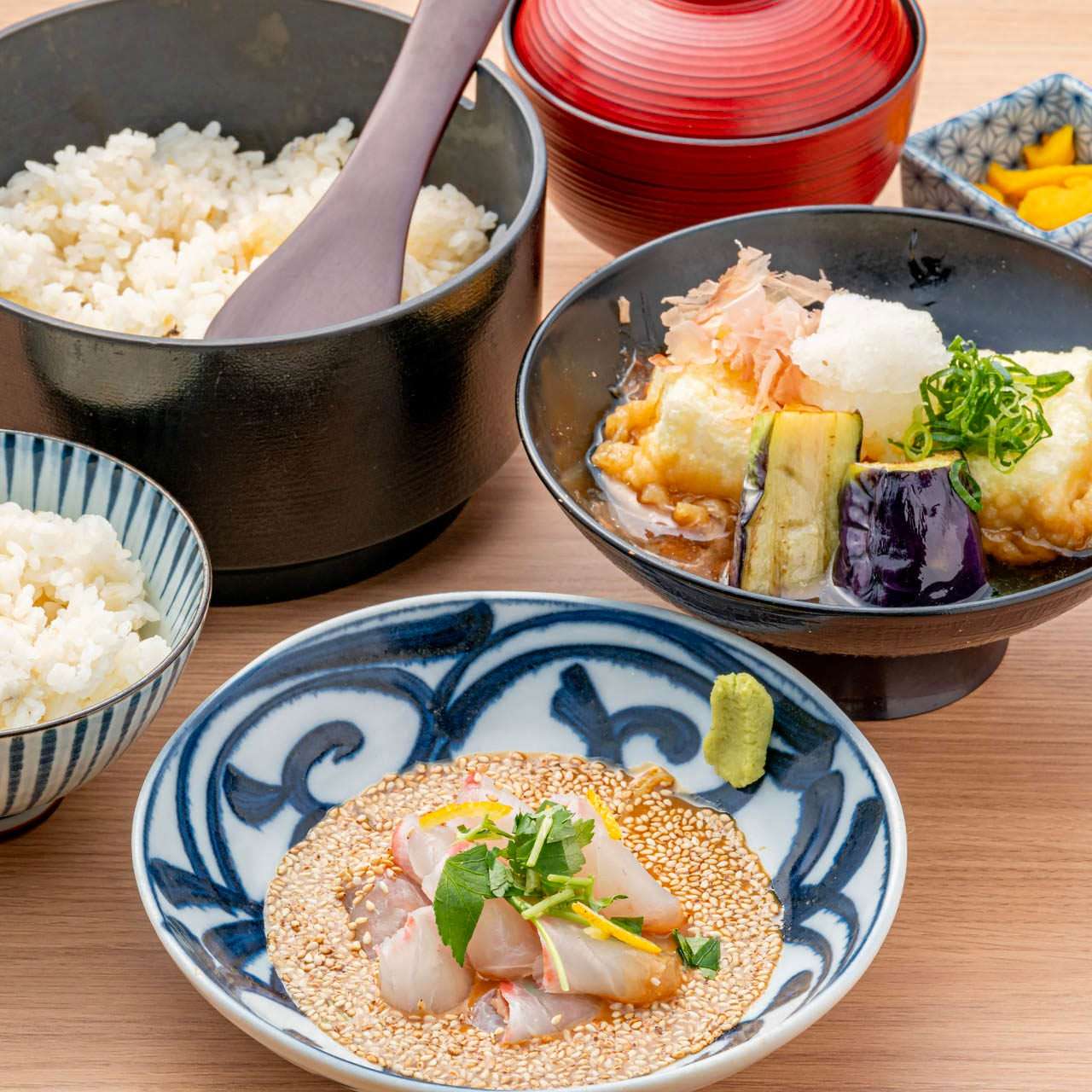 鯛めし食べ放題　鯛胡麻刺しと揚げ出汁豆腐