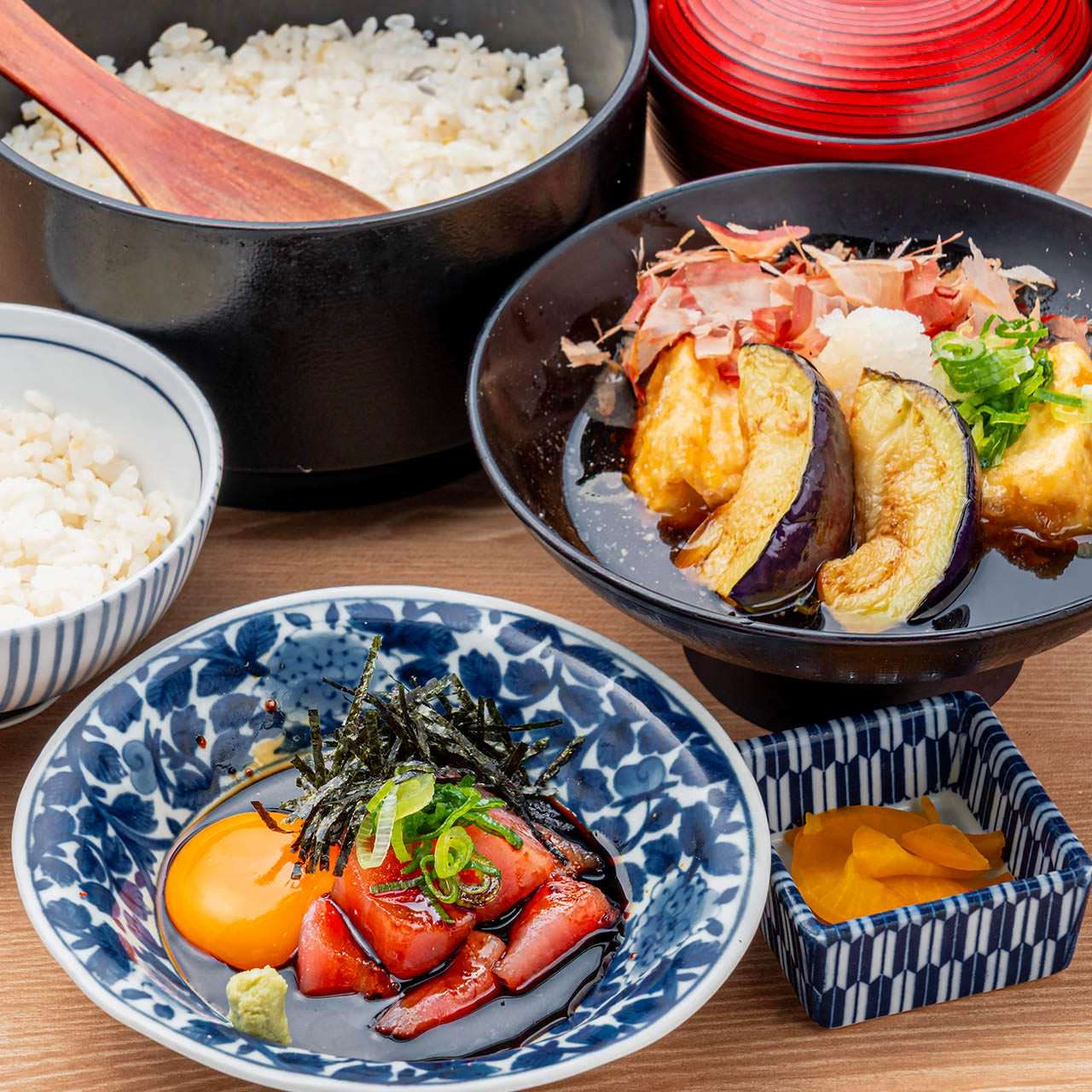 鯛めし食べ放題　鮪の黄身だれりゅうきゅうと揚げ出汁豆腐