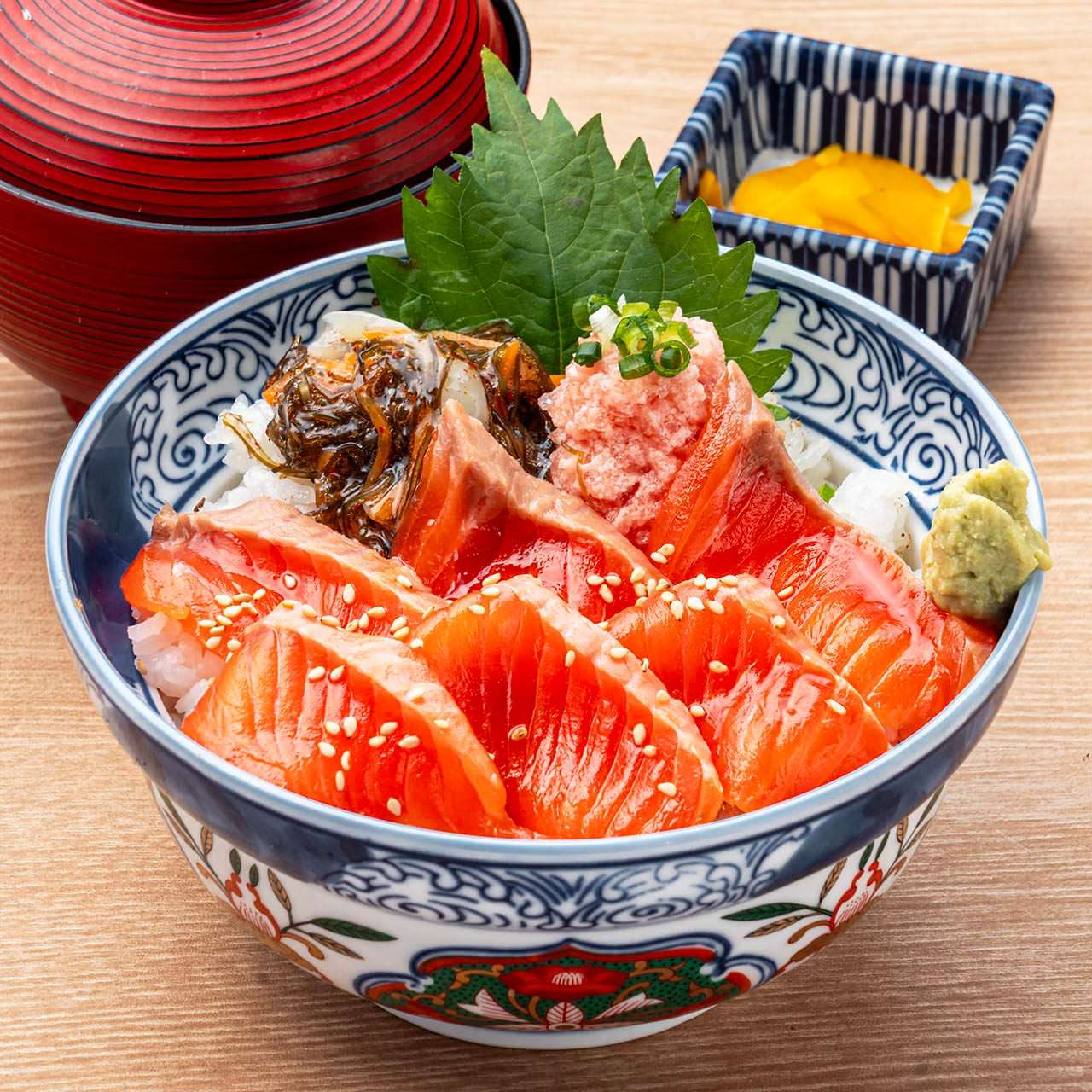 サーモンネギトロ丼