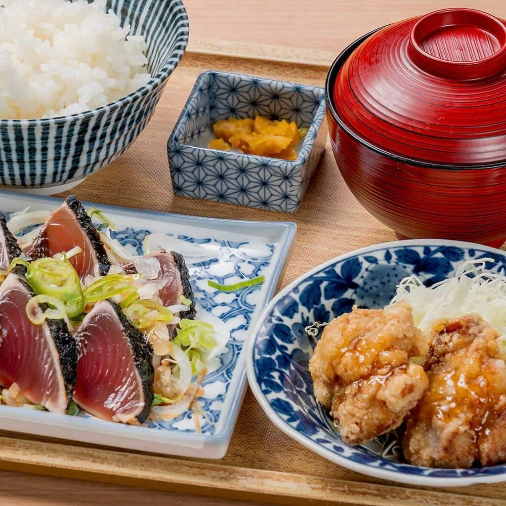 藁焼きカツオのたたきとチキン南�蛮定食