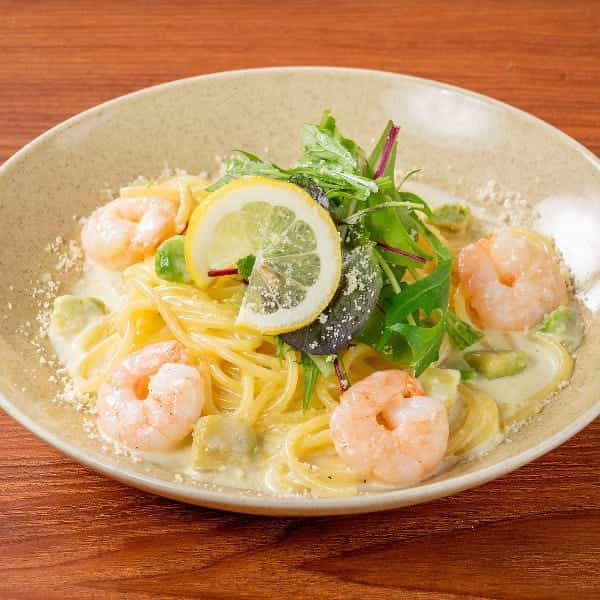 海老とアボカドのレモンクリームパスタ