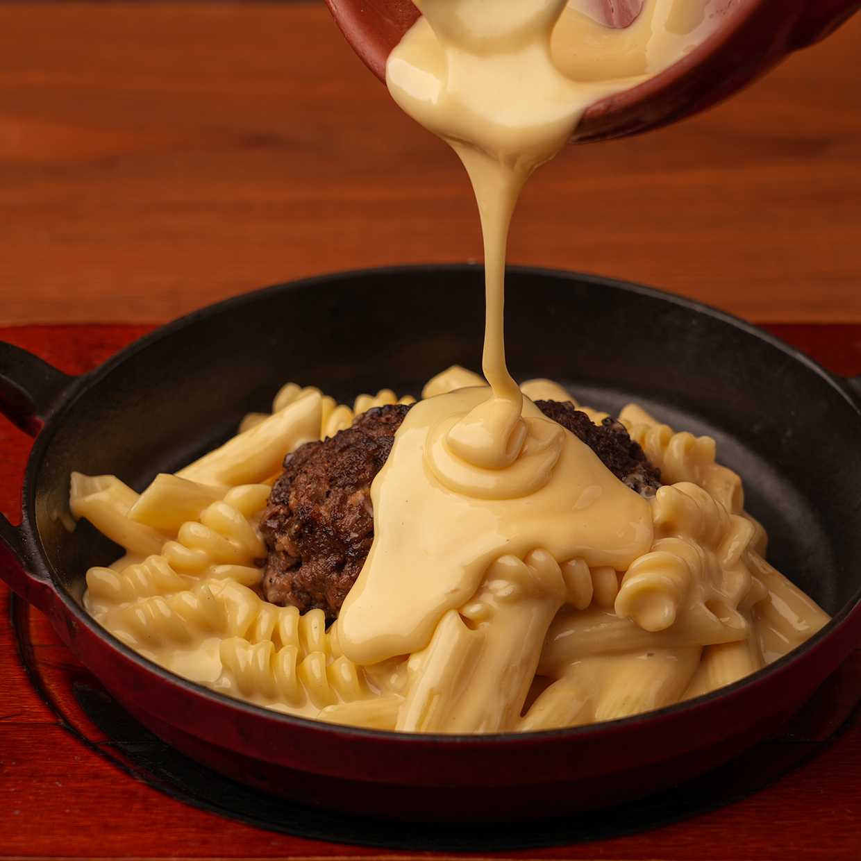 黒毛和牛マッケンチーズハンバーグ